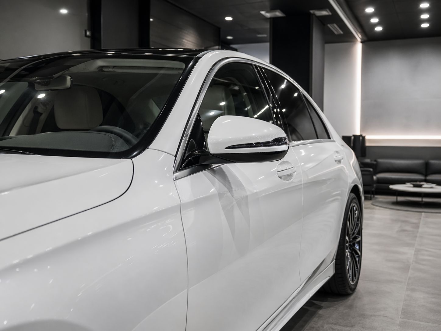 特斯拉 Model S — 钢琴黑改色